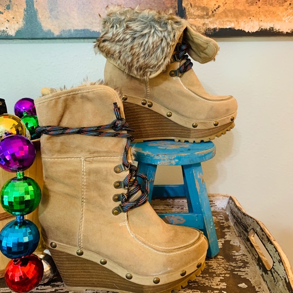 FUR-LINED LACE UP HIKING BOOTS  🥾 7 - Picture 3 of 6